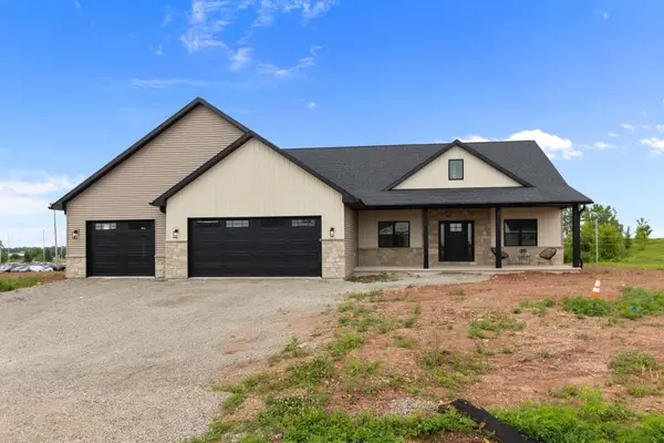 N1298 Meadow Park Drive, GREENVILLE, WI 54942