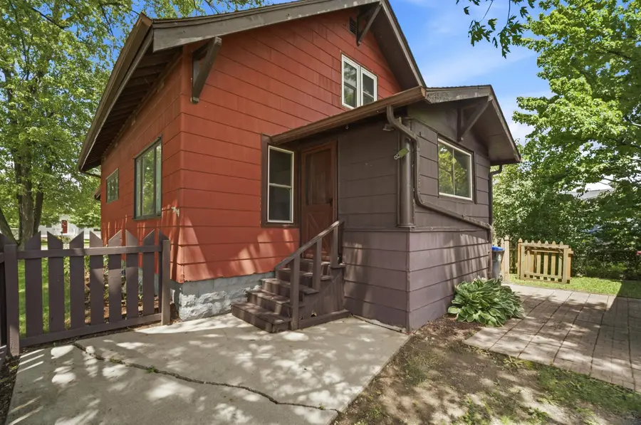 662 W Winneconne Avenue, Neenah, WI 54956 - #2
