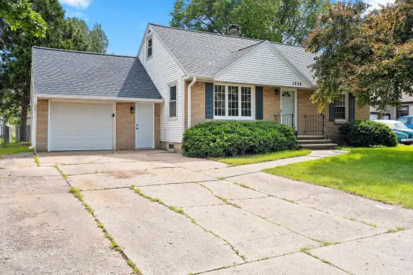 1634 Lilac Lane, GREEN BAY, WI 54302-2314