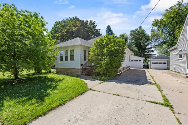 135 W 23rd Avenue, OSHKOSH, WI 54902
