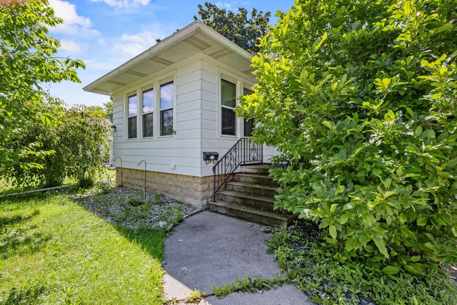 135 W 23rd Avenue, Oshkosh, WI 54902 - #3