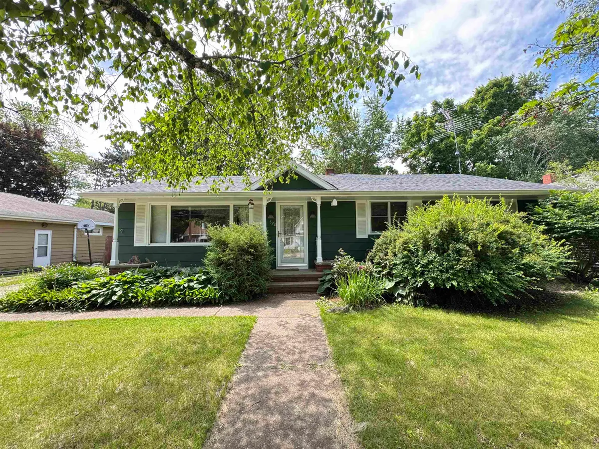 534 Demarest Street, Waupaca, WI 54981 - #1