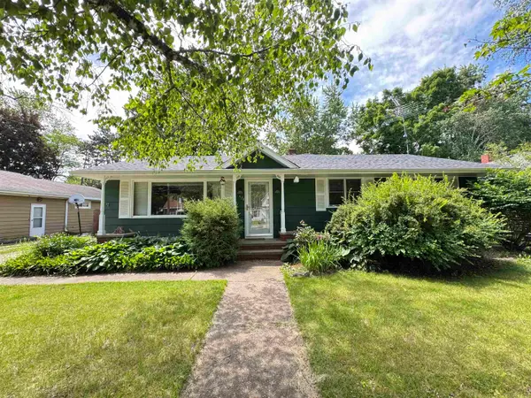 534 Demarest Street, WAUPACA, WI 54981