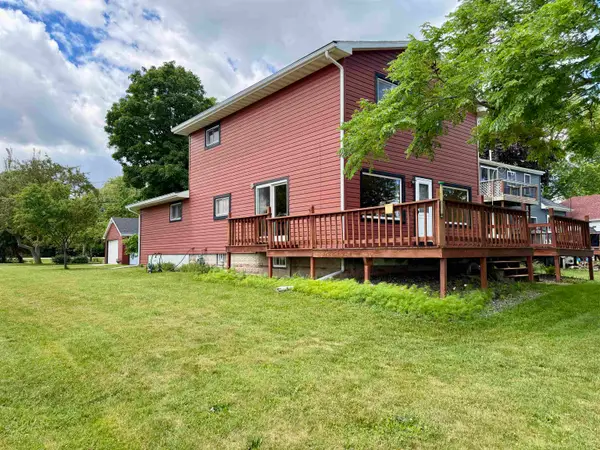 N8183 Lakeshore Drive, FOND DU LAC, WI 54937-1635
