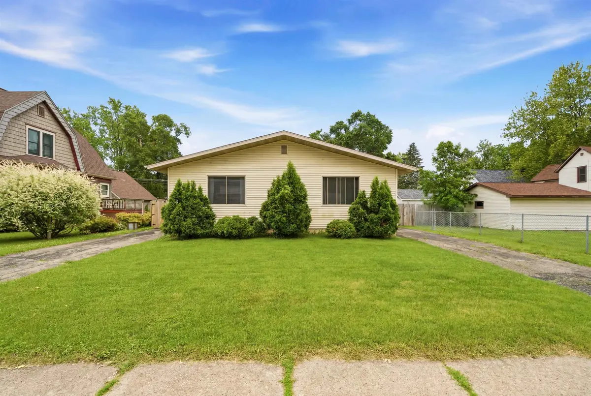 408 E Pine Street, New London, WI 54961 - #1