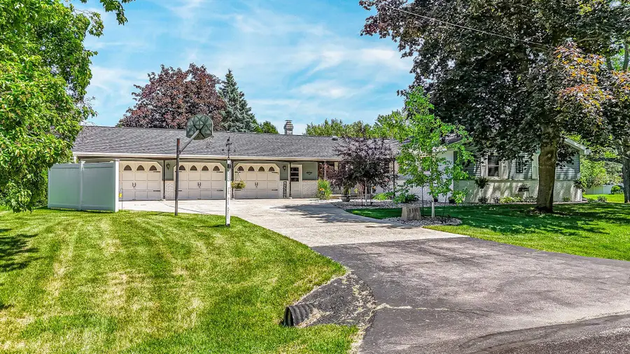1111 Kerwin Road, Neenah, WI 54956 - #3