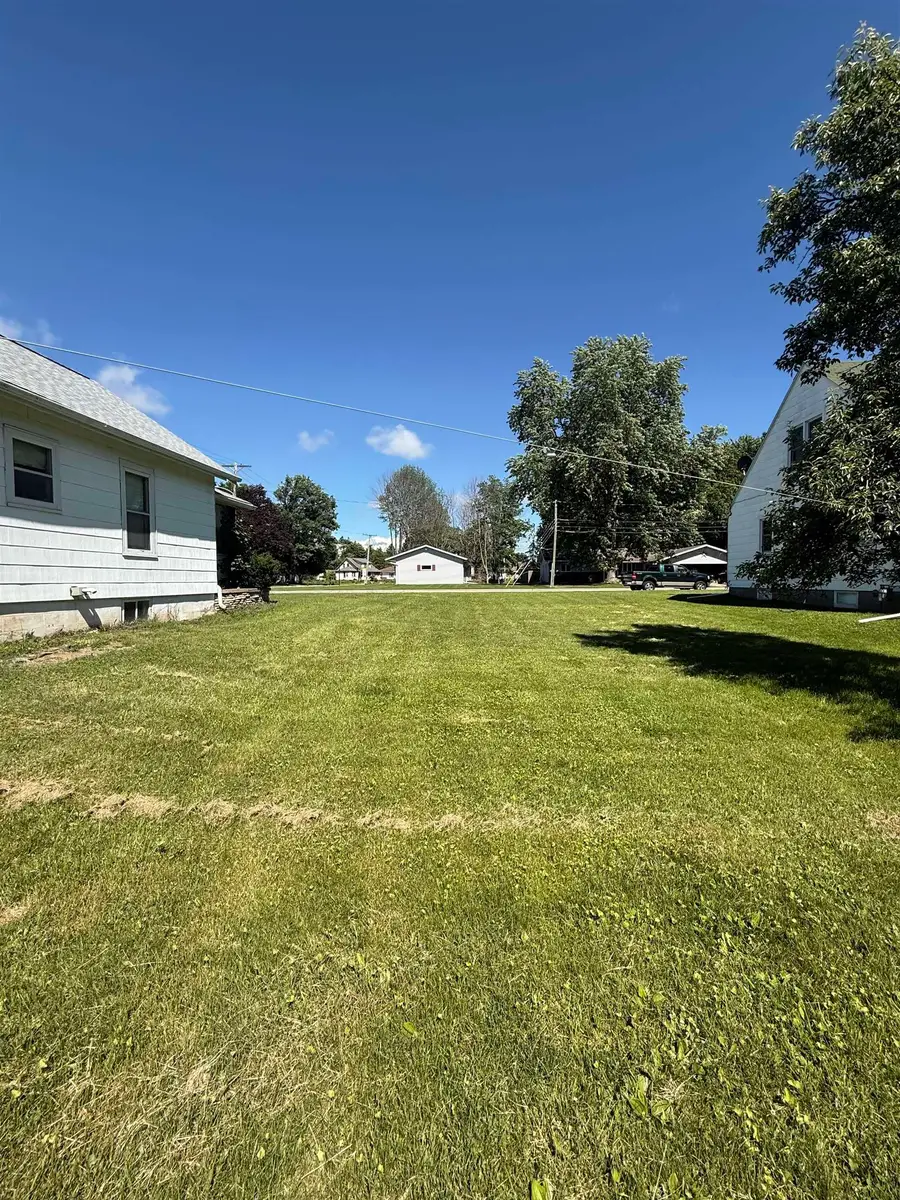 195 N Clinton Avenue, Clintonville, WI 54929 - #2