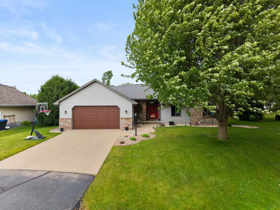 W2585 Oakbrook Court, Appleton, WI 54915 - #2