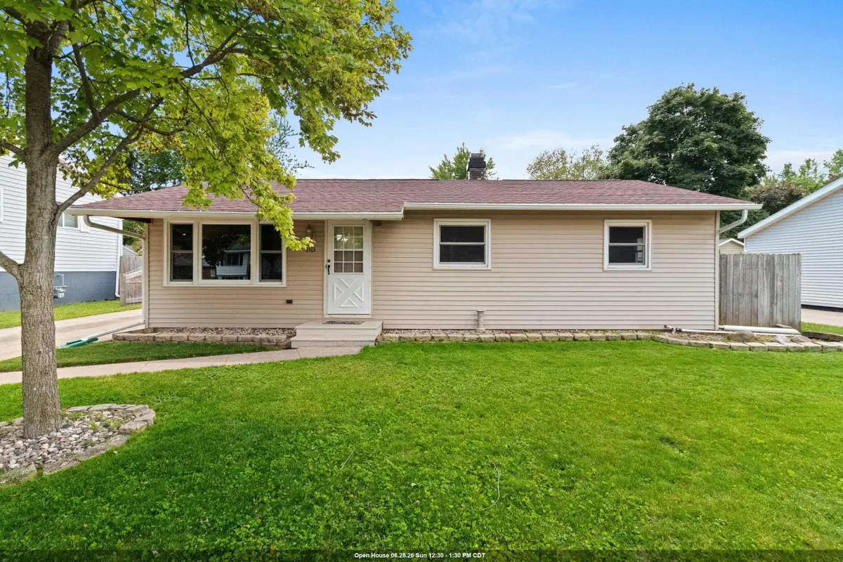 1513 E Plaza Drive, Appleton, WI 54915 - #1