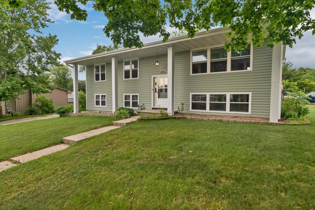 1593 Lindale Lane, Green Bay, WI 54313 - #1