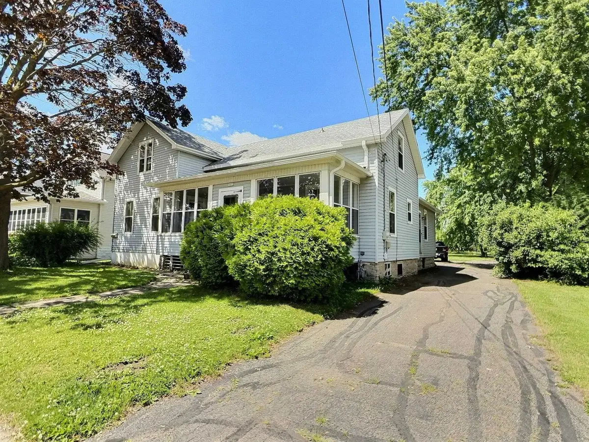 1833 Minnesota Street, Oshkosh, WI 54902 - #1