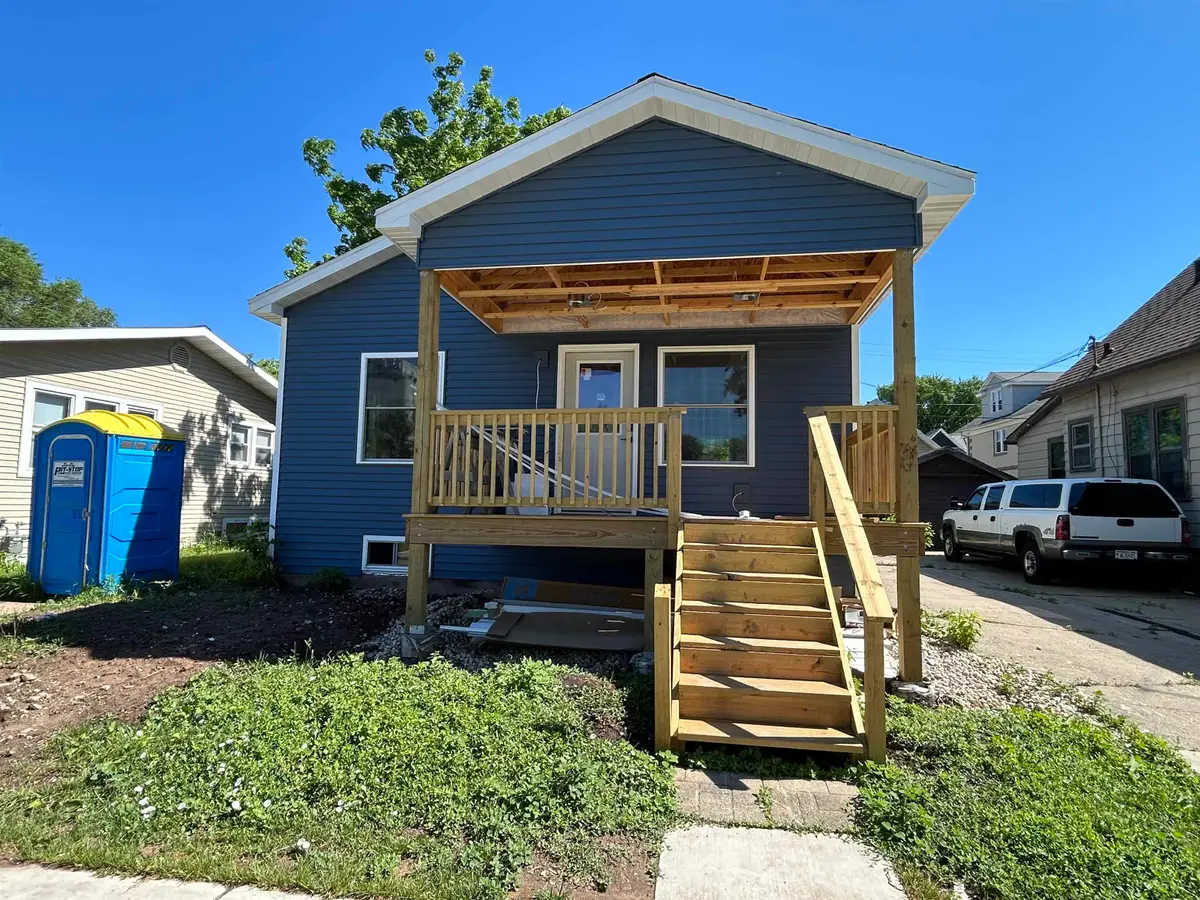 828 School Place, Green Bay, WI 54303 - #1