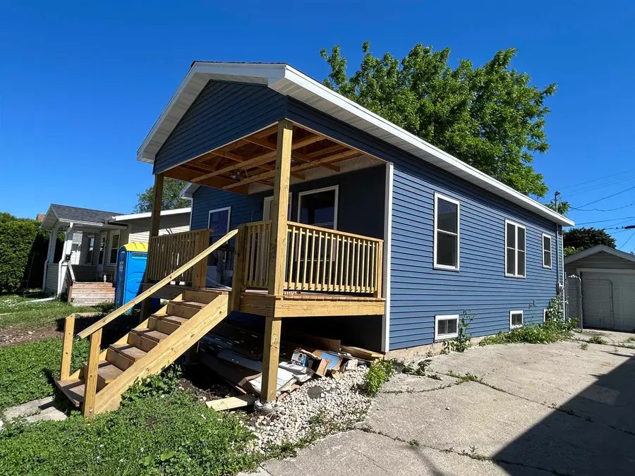 828 School Place, Green Bay, WI 54303 - #2