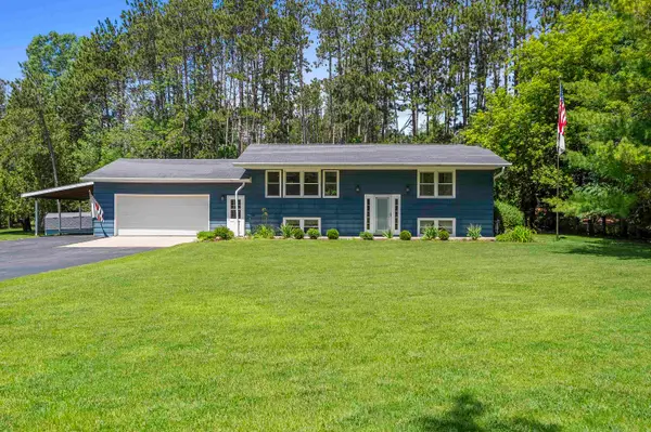131 Dekard Road, LITTLE SUAMICO, WI 54141