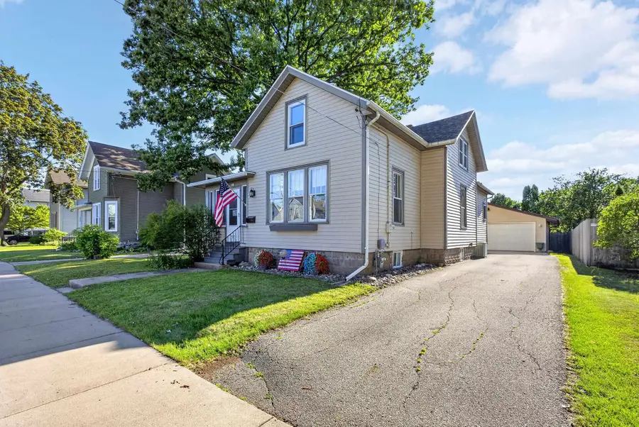 669 Boyd Street, Oshkosh, WI 54901 - #3