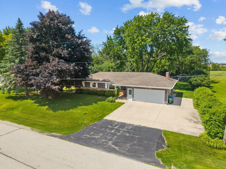 5730 W Sandra Drive, Appleton, WI 54913 - #2