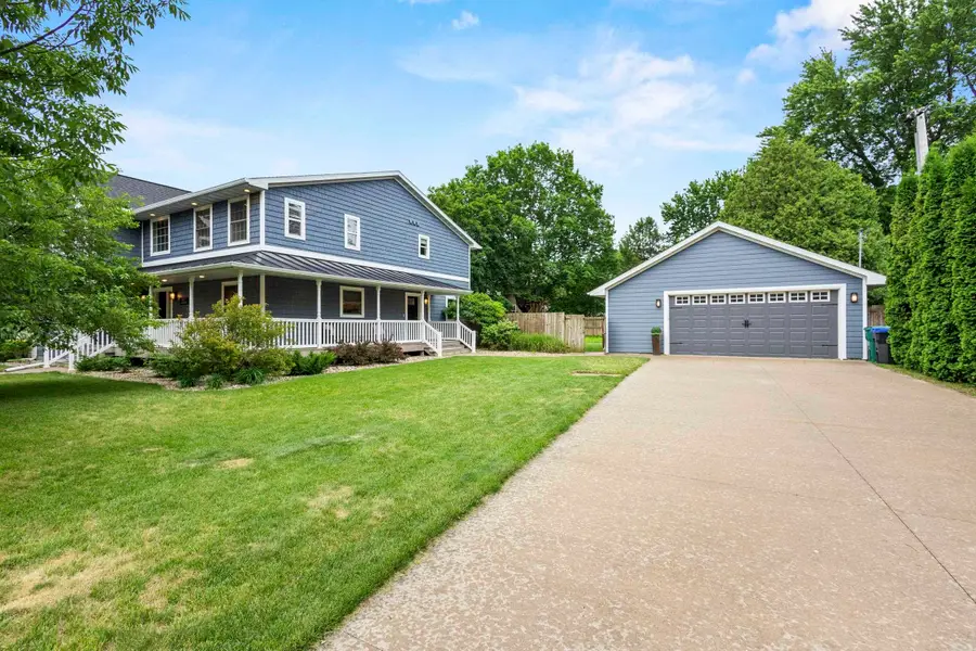 107 W Sumner Street, Weyauwega, WI 54983 - #3