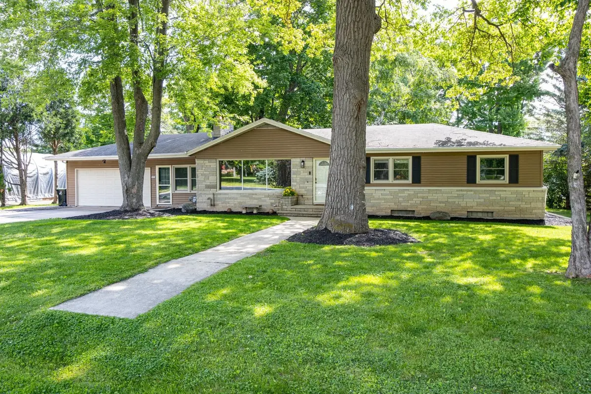 2674 Woodcrest Drive, Neenah, WI 54956 - #1