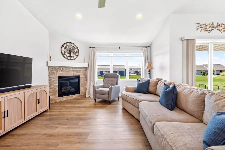 3411 E Aquamarine Avenue, Appleton, WI 54913 - #3