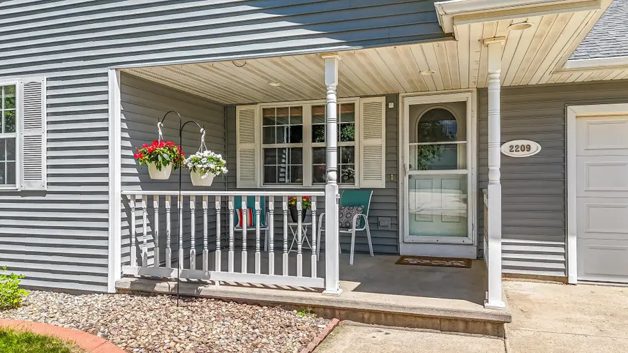 2209 High Meadows Lane, Neenah, WI 54956-0000 - #2