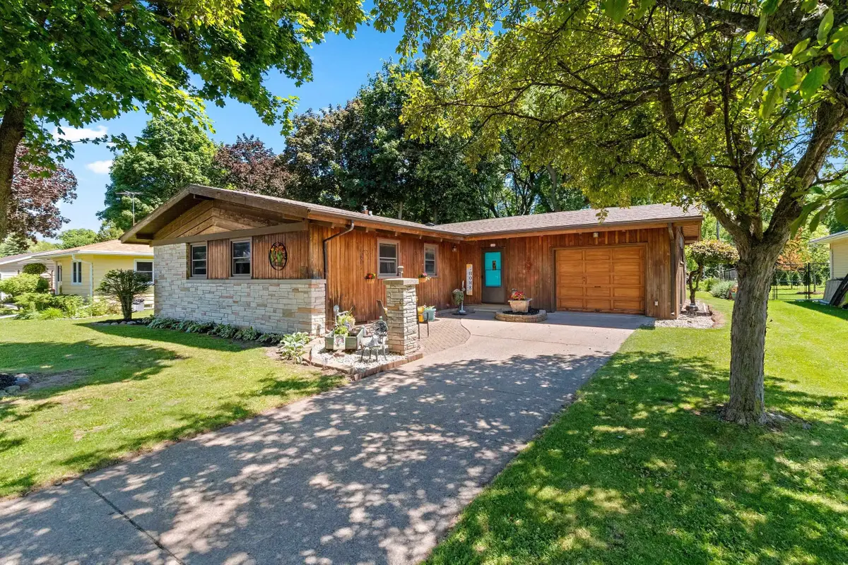 169 W 25th Avenue, Oshkosh, WI 54902 - #1