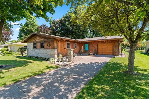 169 W 25th Avenue, OSHKOSH, WI 54902