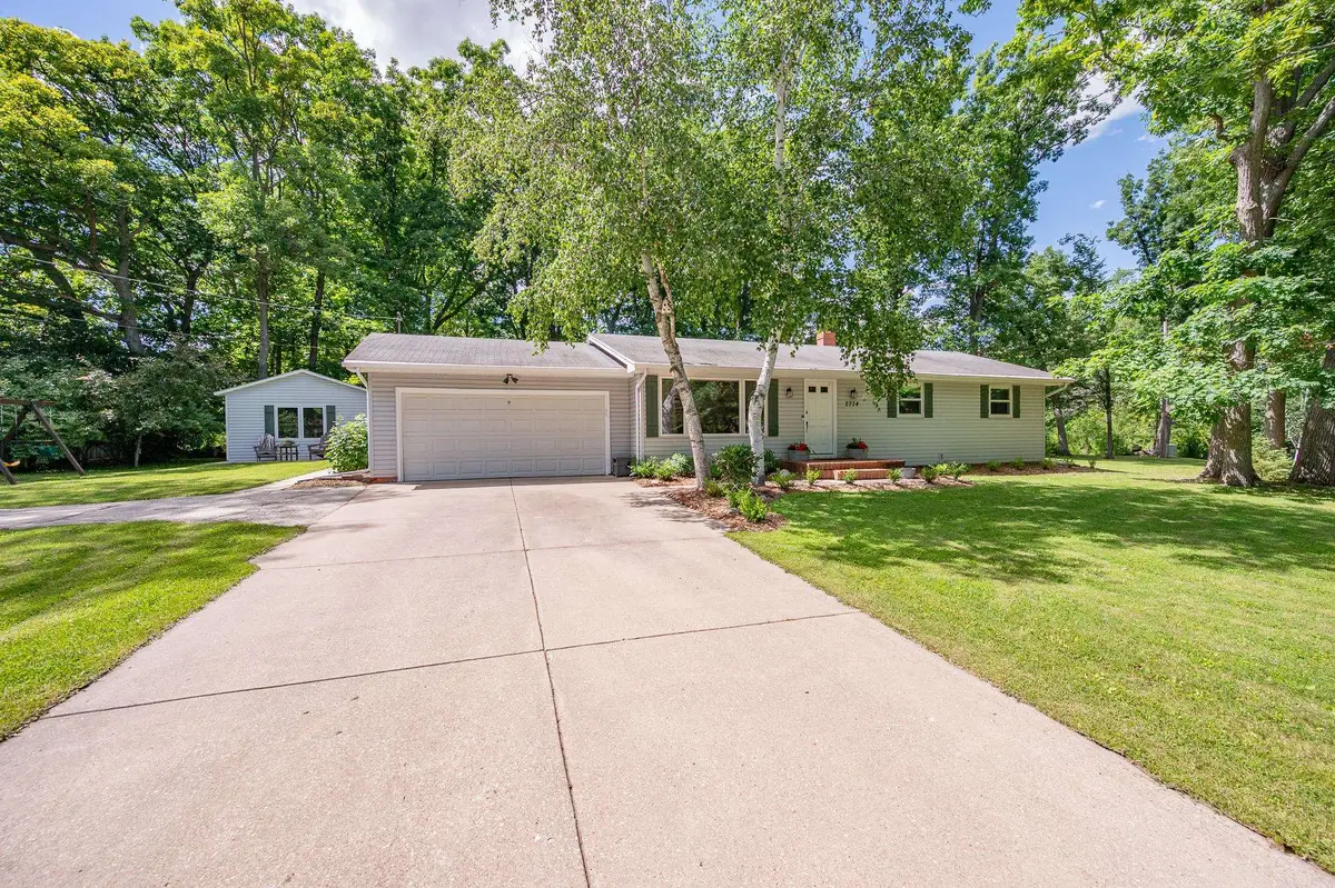 2734 Pioneer Drive, Green Bay, WI 54313 - #1