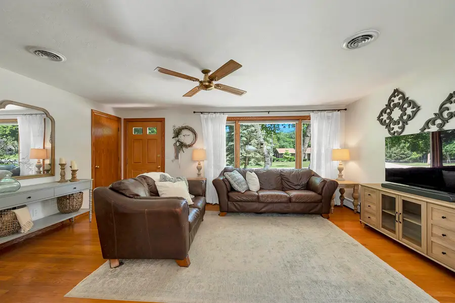 2734 Pioneer Drive, Green Bay, WI 54313 - #2