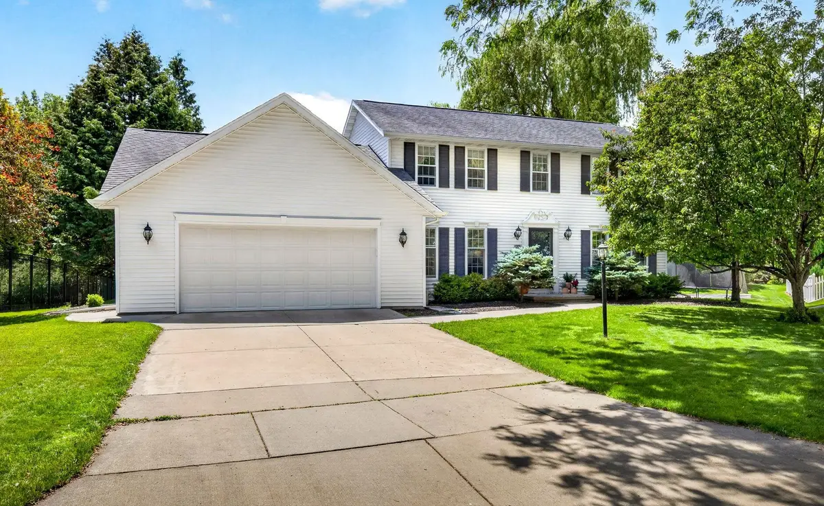 27 Lamplighter Court, Appleton, WI 54914 - #1