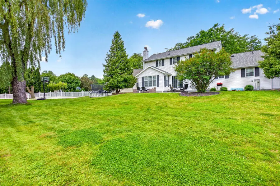 27 Lamplighter Court, Appleton, WI 54914 - #3