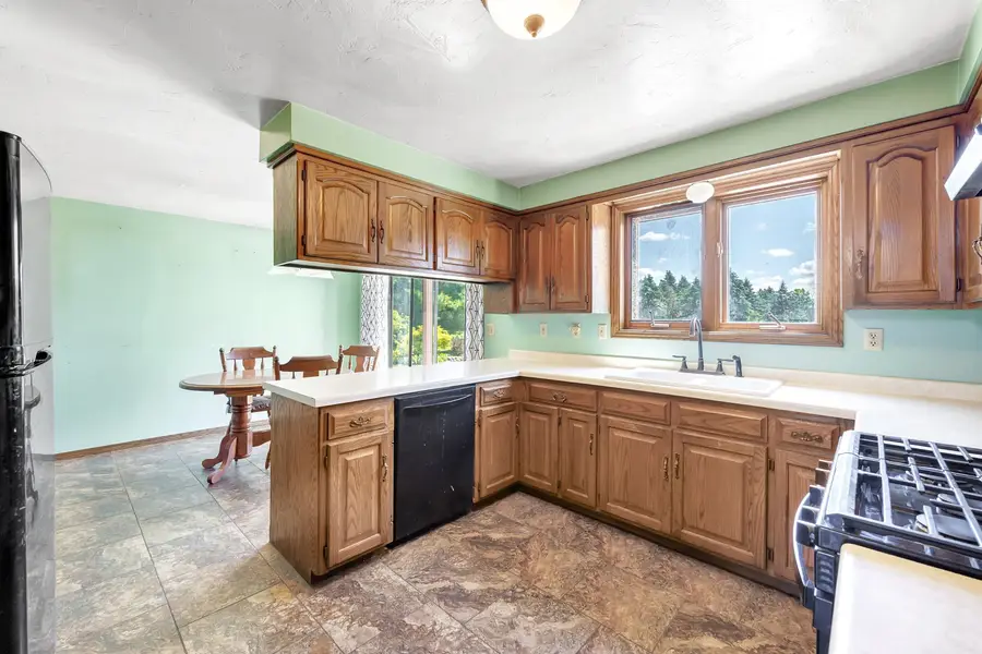3760 Farmstead Road, Green Bay, WI 54311-8146 - #3