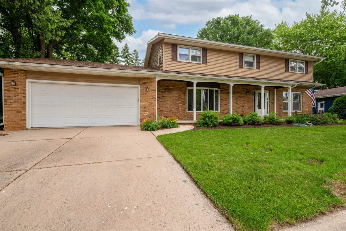 1040 Maricopa Drive, Oshkosh, WI 54904-8117 - #1