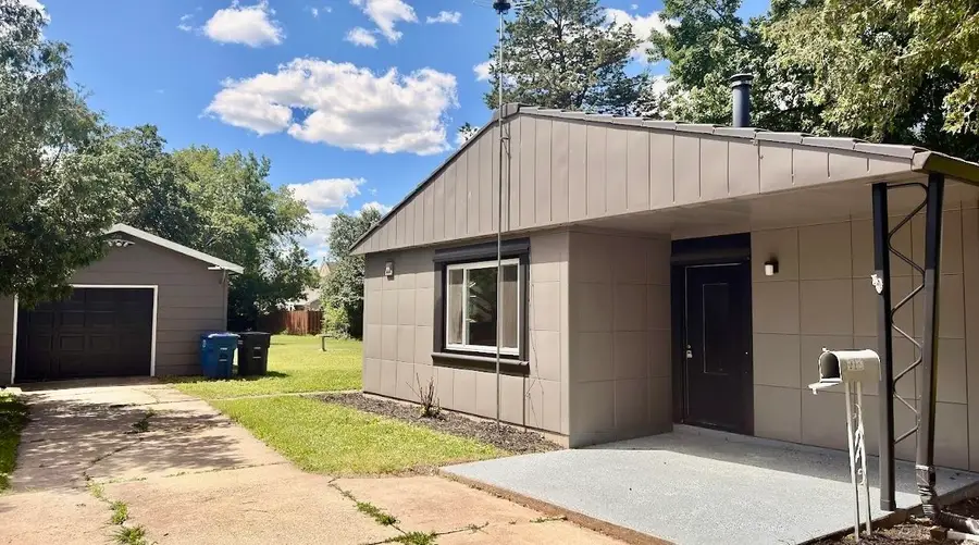 919 W 4th Avenue, Oshkosh, WI 54902 - #2
