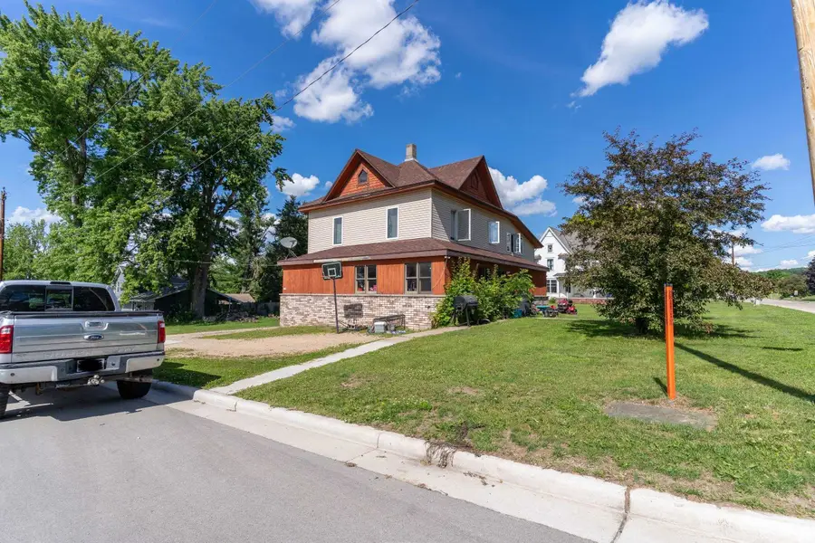 304 E 4th Street, Manawa, WI 54949 - #2