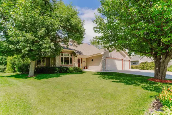 2355 Hickory Court, OSHKOSH, WI 54901-3200