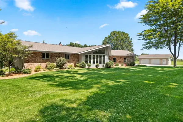 3685 Elmtree Road, SUAMICO, WI 54313