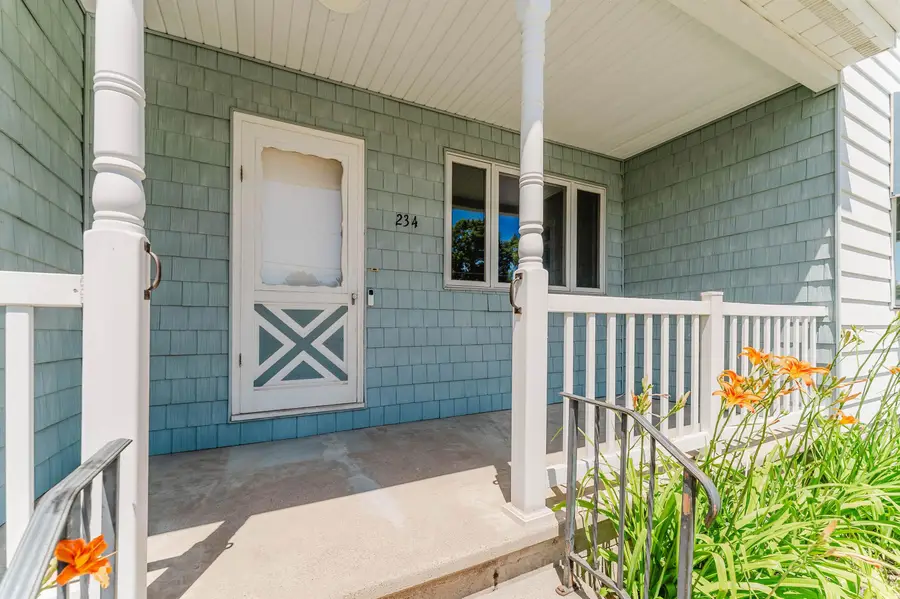 234 W 18th Avenue, Oshkosh, WI 54902 - #2