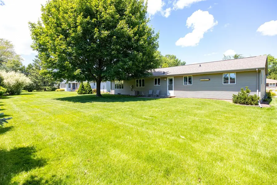 931 E Sunset Avenue, Appleton, WI 54911 - #2