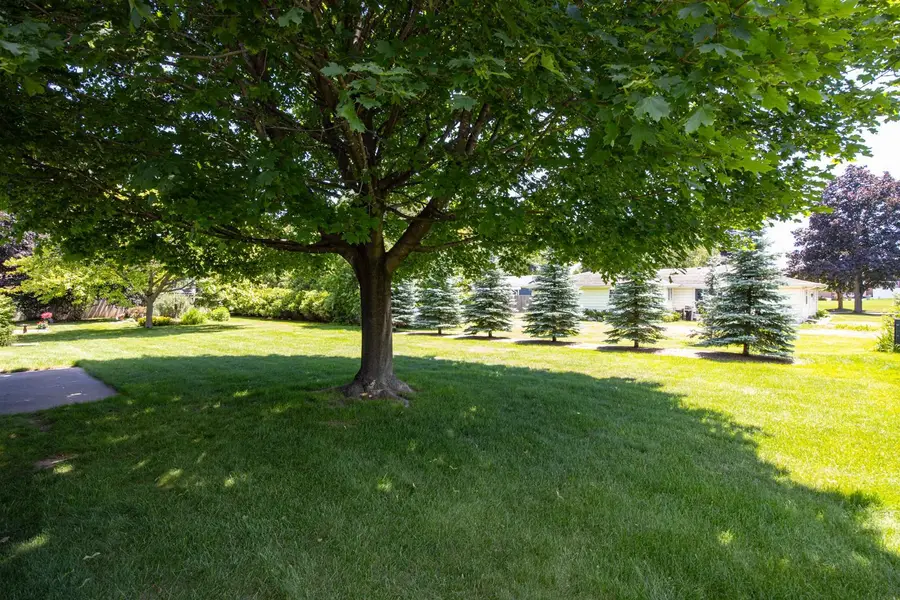 931 E Sunset Avenue, Appleton, WI 54911 - #3