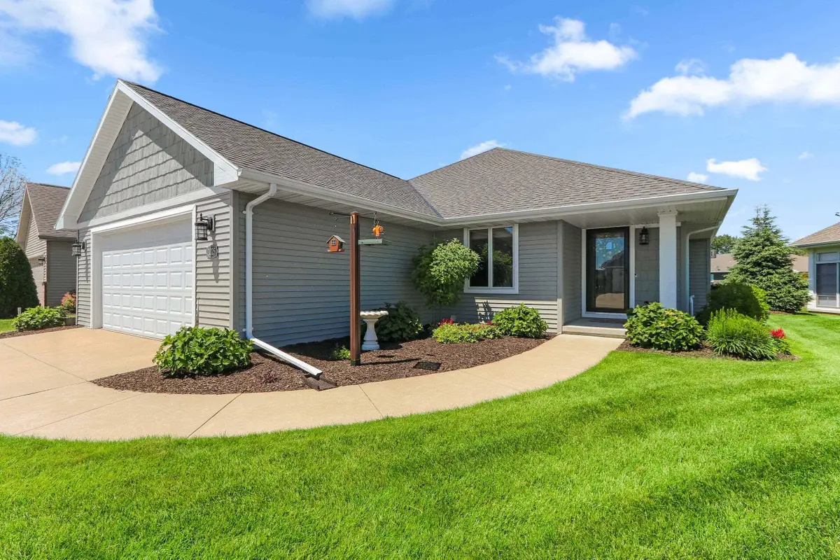 2025 Wisteria Circle, Suamico, WI 54313-3270 - #1
