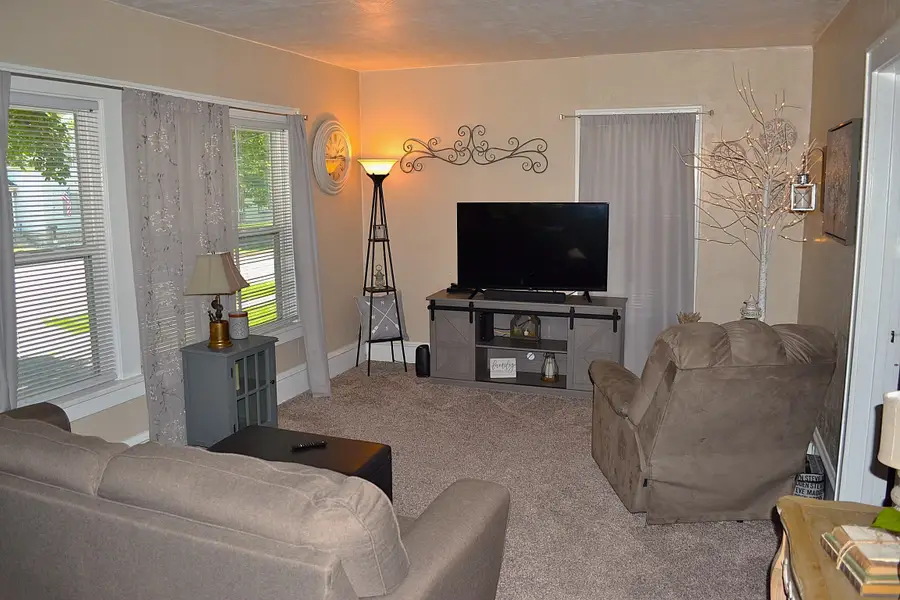 902 W 4th Avenue, Oshkosh, WI 54902-5808 - #3