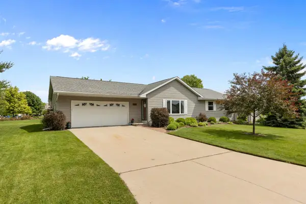 1140 Grassy Plains Drive, NEENAH, WI 54956