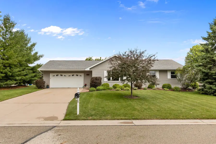 1140 Grassy Plains Drive, Neenah, WI 54956 - #2