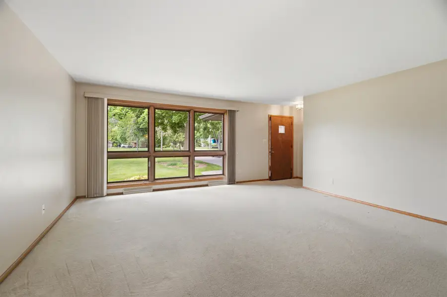 1102 S Ridge Lane, Appleton, WI 54914 - #3