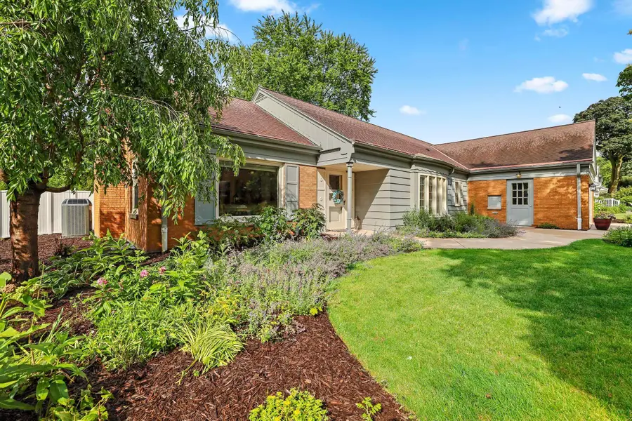 356 Warren Court, Green Bay, WI 54301 - #2