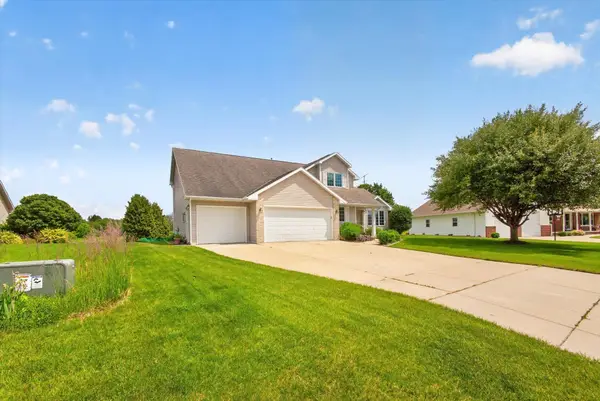 465 Winding Waters Way, DE PERE, WI 54115-8394