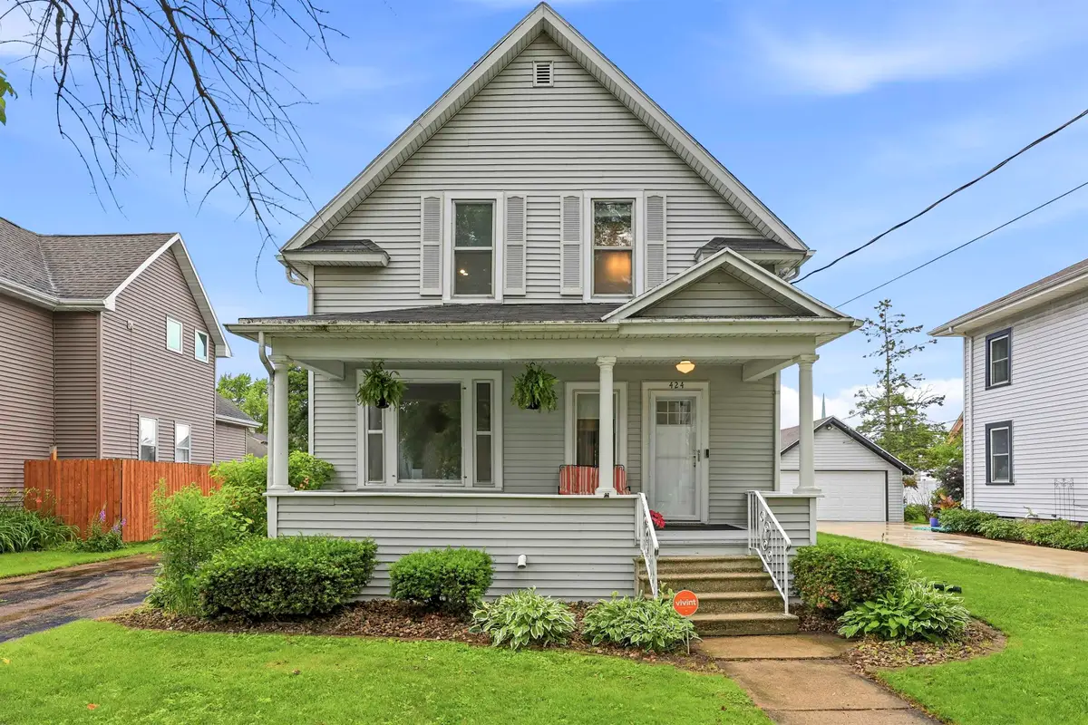 424 3rd Street, Neenah, WI 54956-2733 - #1