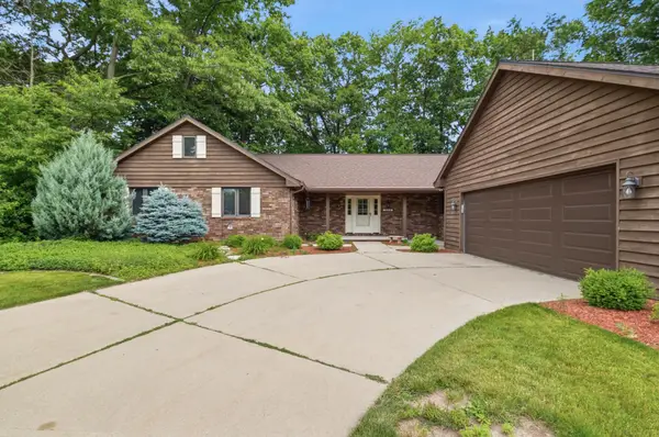 343 E Le Capitaine Circle, GREEN BAY, WI 54302