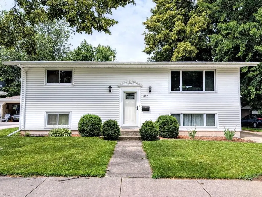 1407 S Kernan Avenue, Appleton, WI 54915 - #2