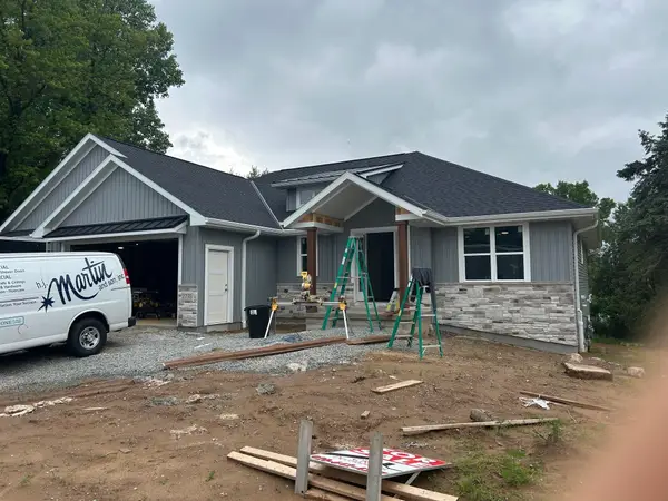 2735 Hillsdale Court, GREEN BAY, WI 54313-1212